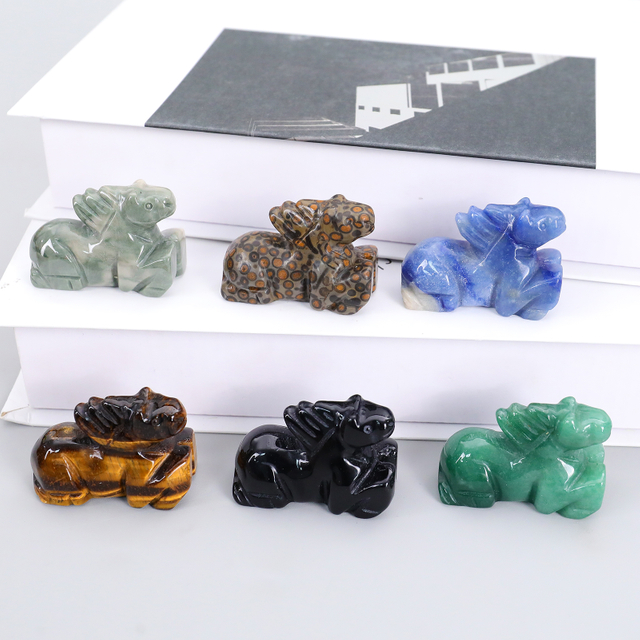 Natural Crystal Carved Small Horse Sculpture for Office Decoration