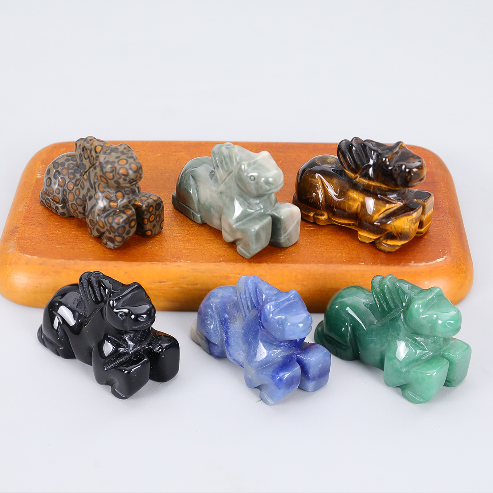Natural Crystal Carved Small Horse Sculpture for Office Decoration
