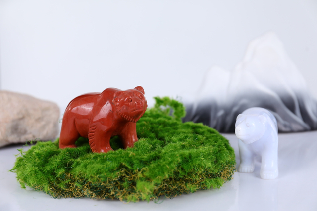 Artisanal Mini Polar Bear Sculpture Made of 100% Natural Jade - Unique Jade Carving for Collection & Desk Ornament
