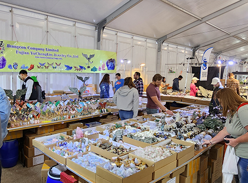 Tucson crystal carving and gem show