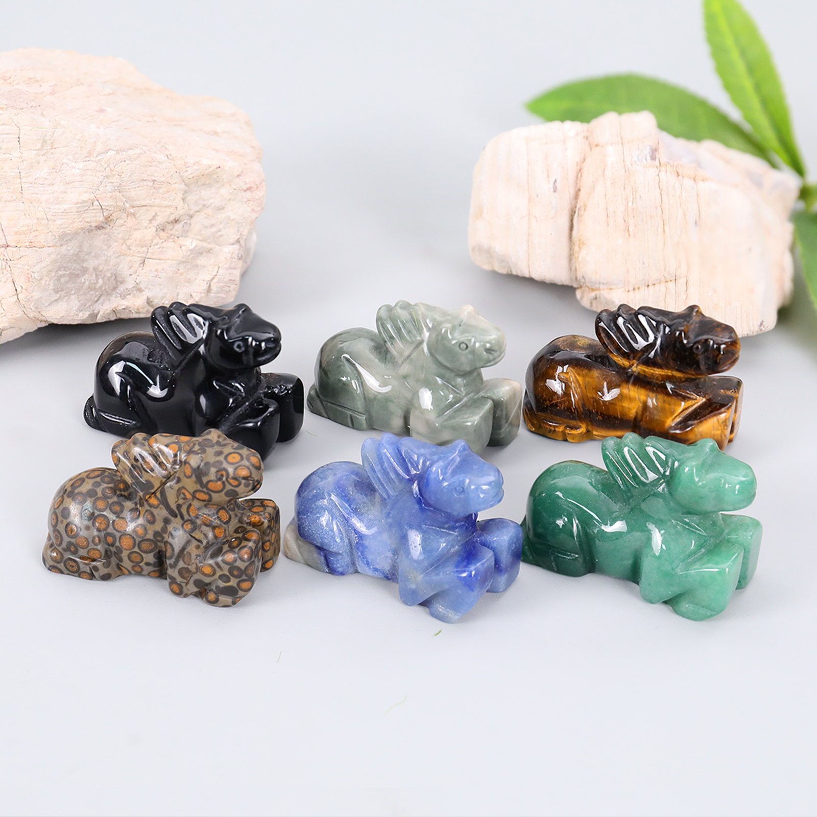 Natural Crystal Carved Small Horse Sculpture for Office Decoration