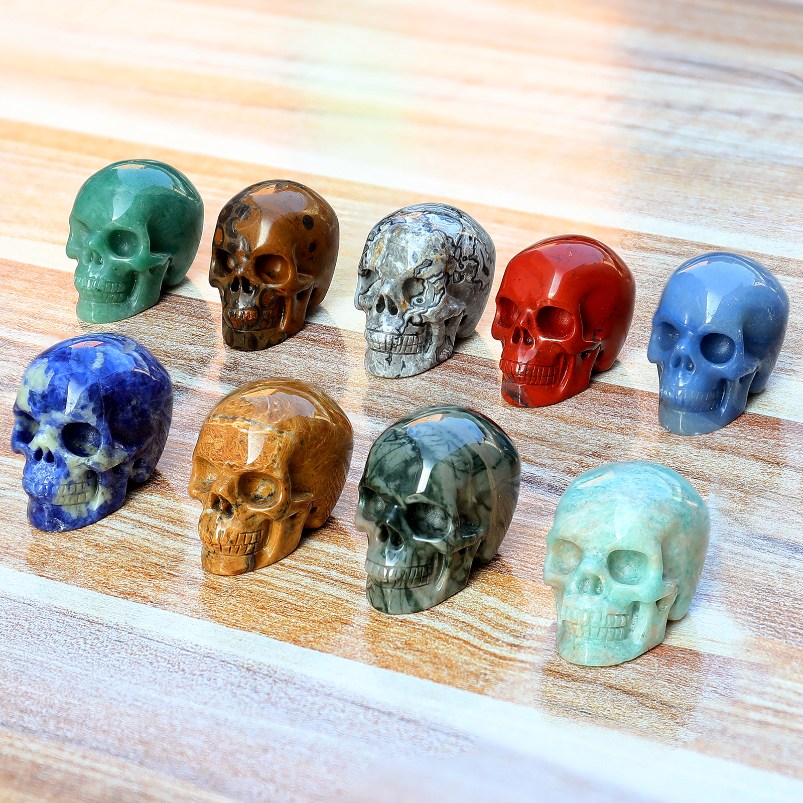 Wholesale 1.75 Inch Natural Crystal Skulls Hand Carved Mini Skull Carving Statue Healing Gemstone Craft for Halloween Decor Gift