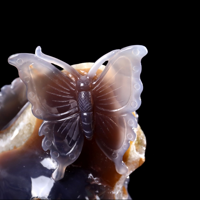 Exquisite 7-inch Geode Agate Skull & Butterfly Ornament - Handcrafted Artwork with Butterfly