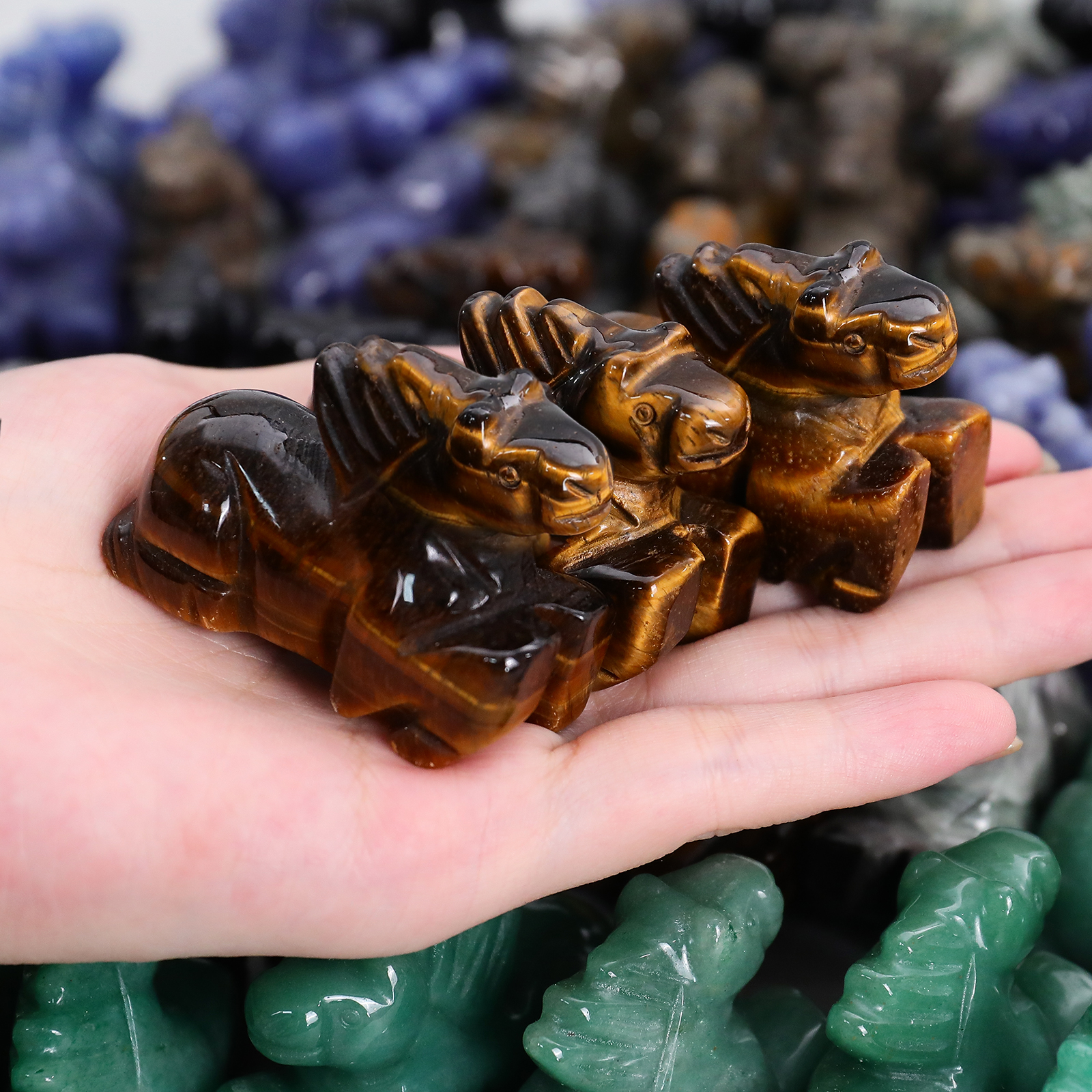 Natural Crystal Carved Small Horse Sculpture for Office Decoration
