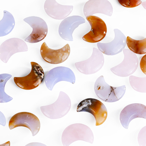 Natural Crystal Moon Carving Gemstone Hand Carved Small Crystal Healing Stones for Decoration Christmas Gifts
