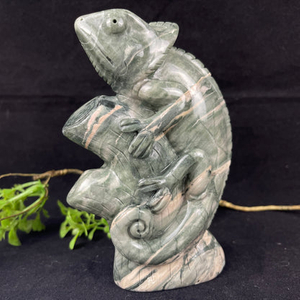5‘’ Jiulong Jade Hand Carved Crystal Lizard Statue Decoration