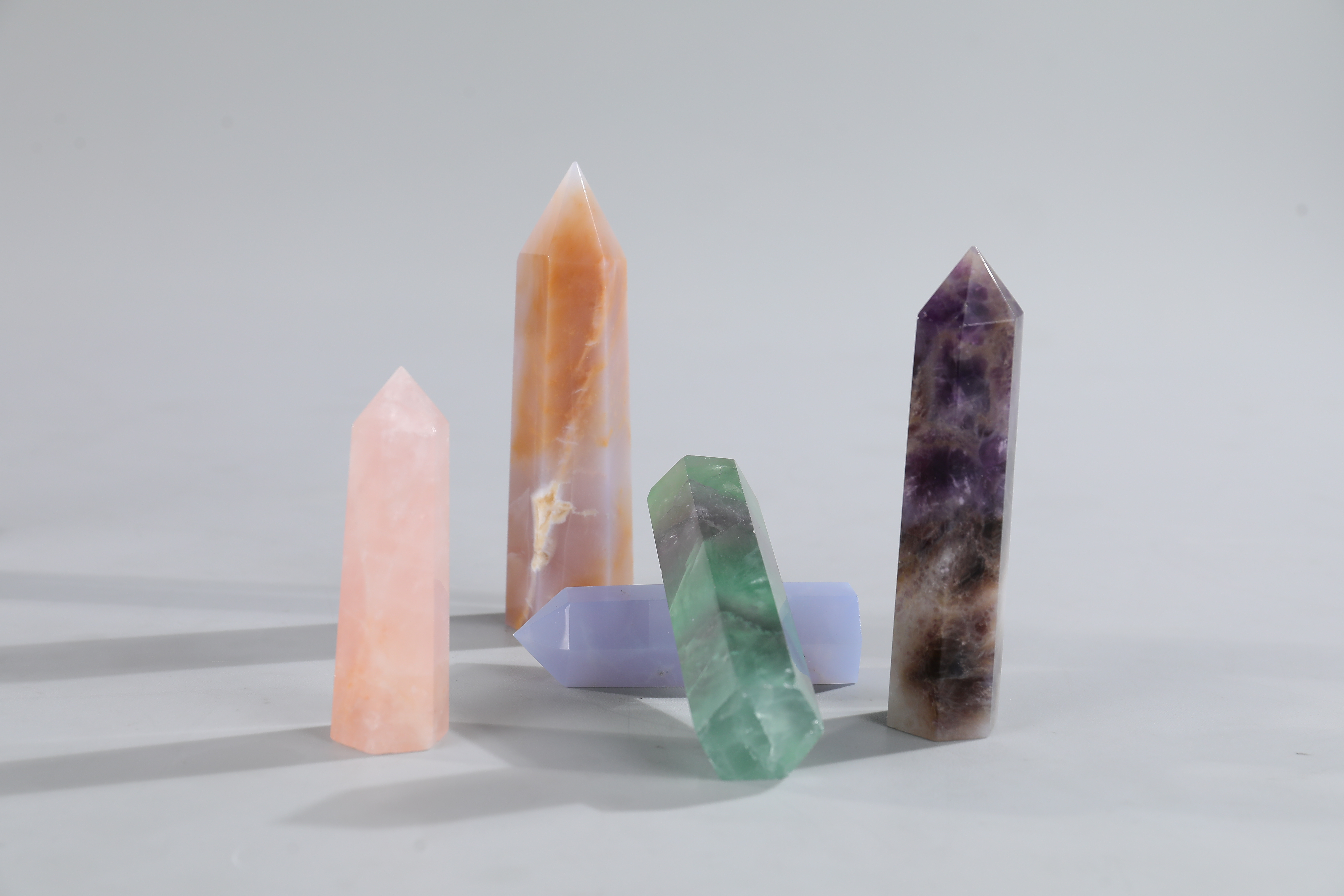 Natural Crystal Chalcedony Jasper Tower Hexagonal Green Fluorite Reiki Healing Quartz Gemstone for Decoration and Craft