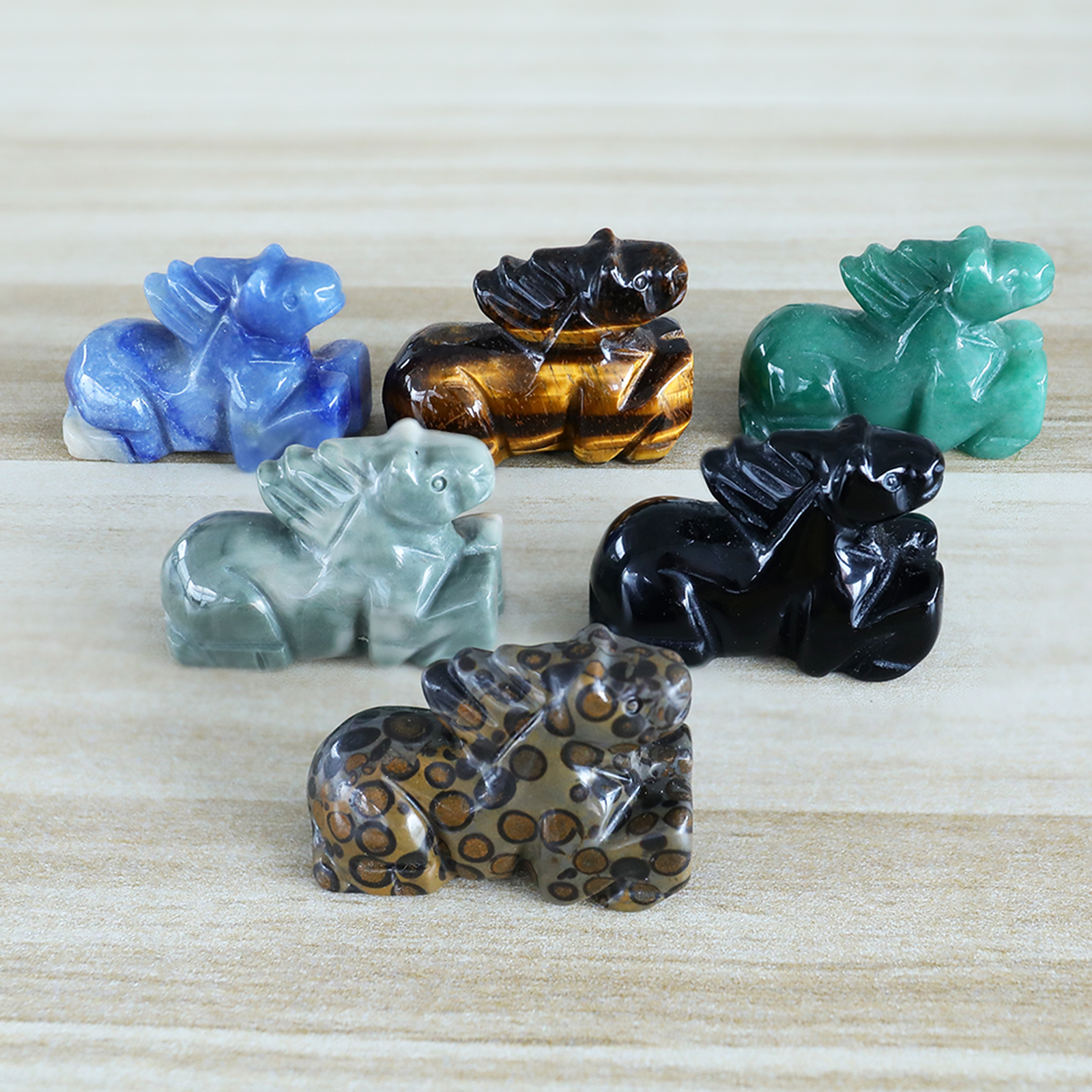 Natural Crystal Carved Small Horse Sculpture for Office Decoration