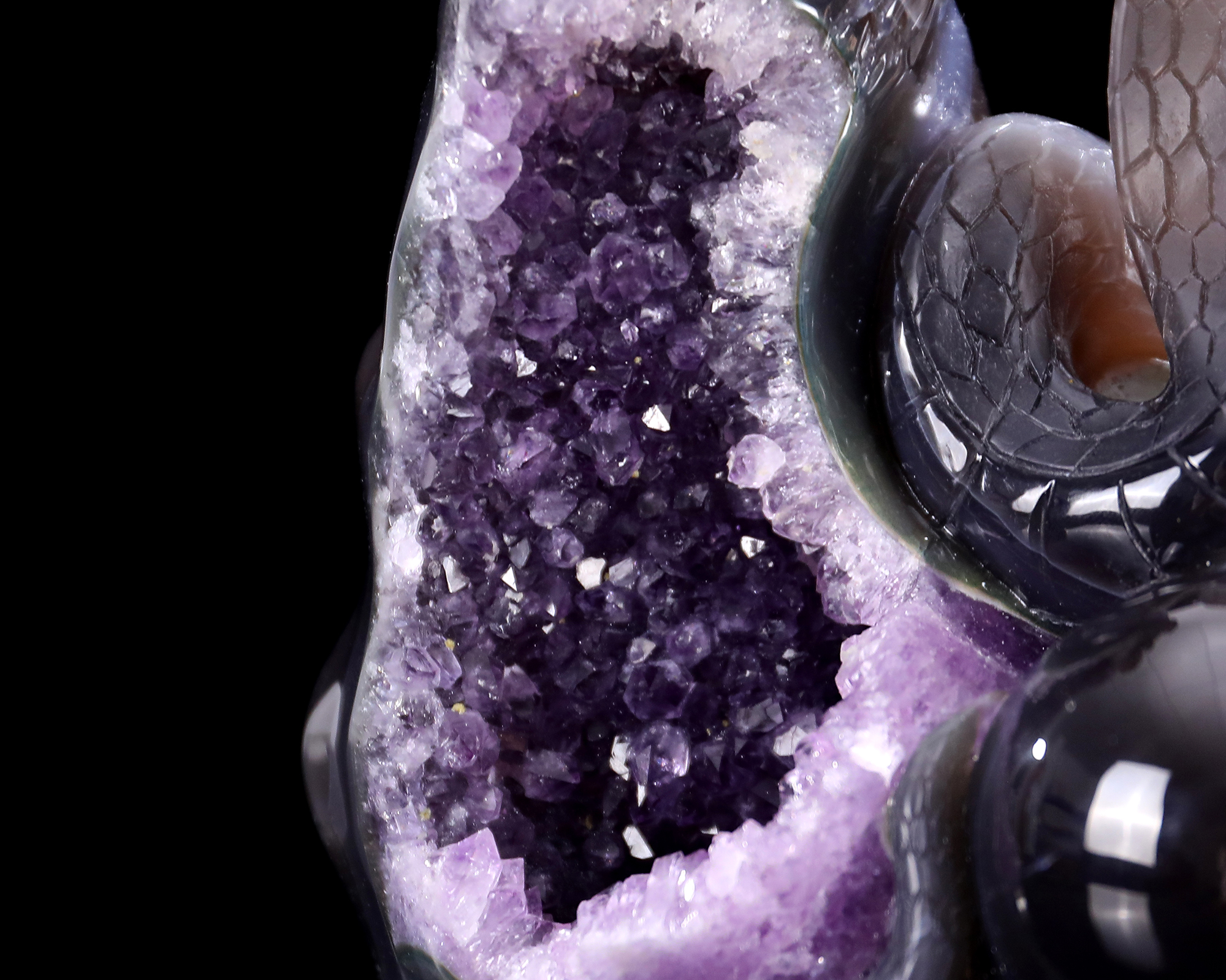 7.5 Inch Handcrafted Amethyst Geode Snake & Frog – Spiritual Crystal Carving with Harmony Symbolism
